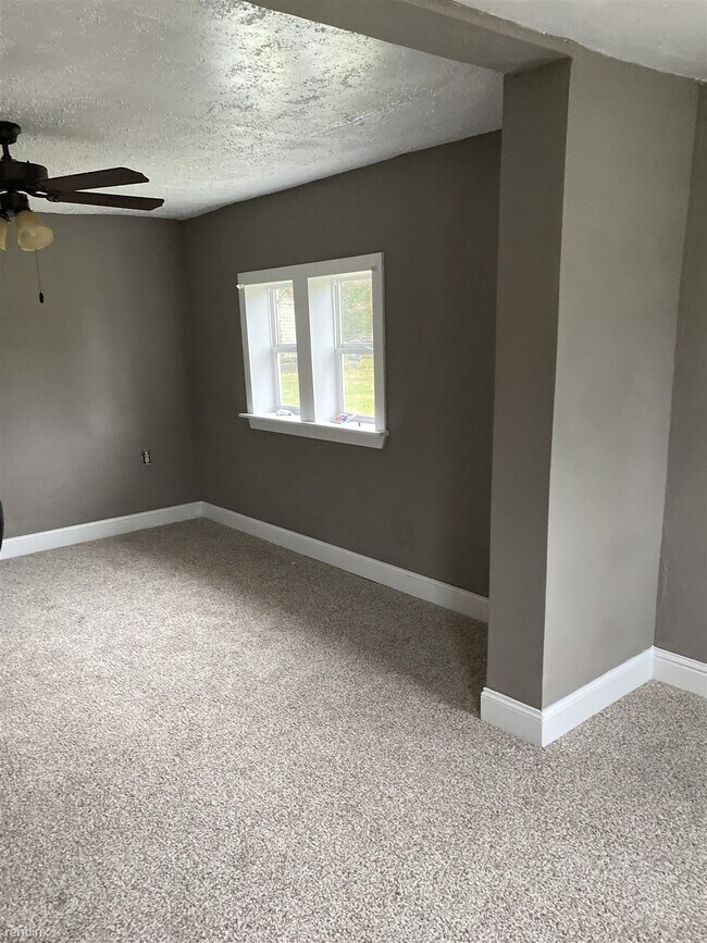 Building Photo - 2 br, 1 bath House - 1005 Country Club Road