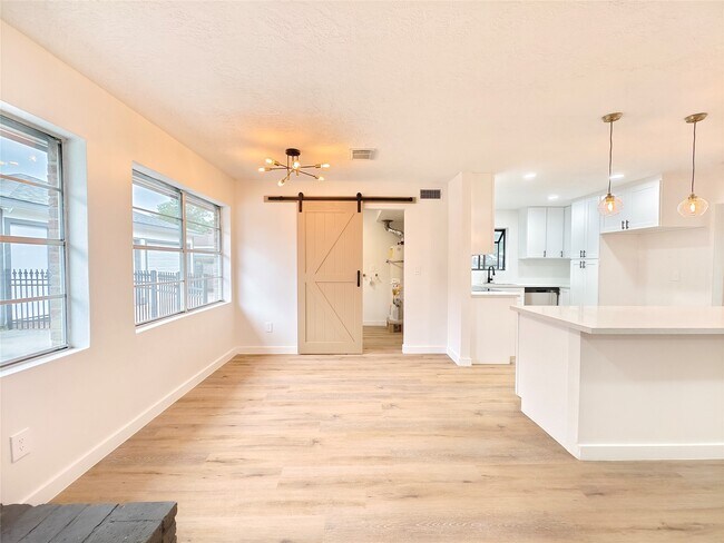Foto del edificio - 4106 Clovernook Ln