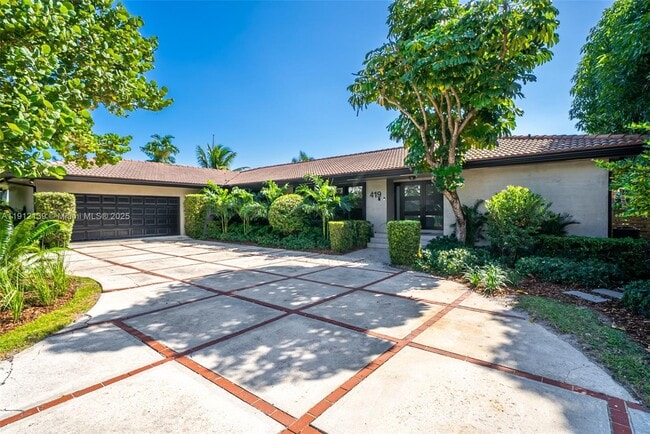 Building Photo - 419 Alamanda Dr