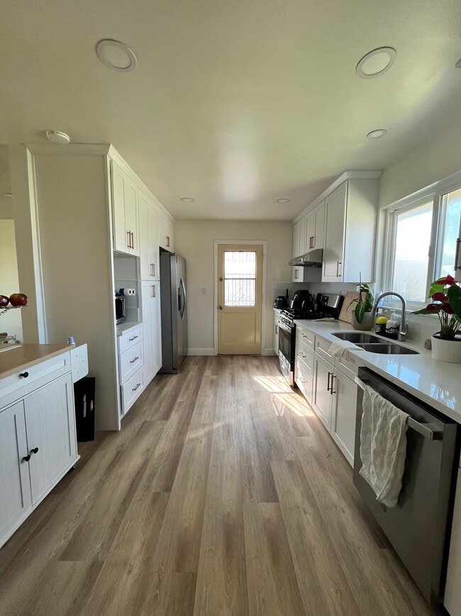 Foto del edificio - 6524 Myra Ave