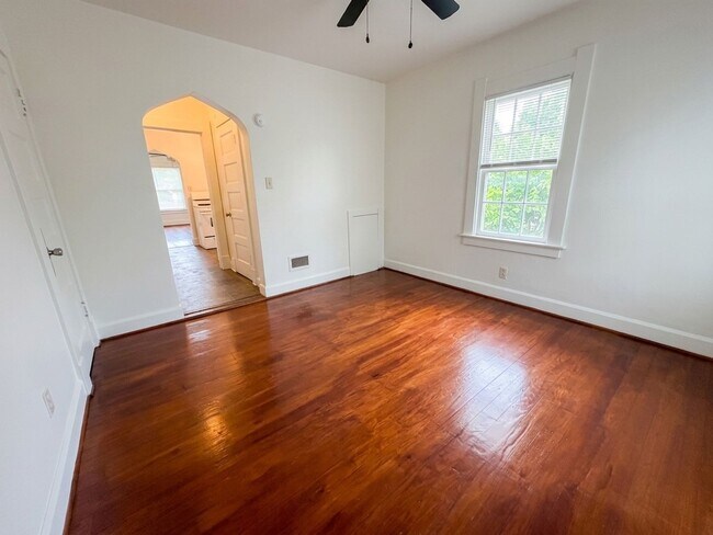 Foto del edificio - 3937 Lockwood Ave