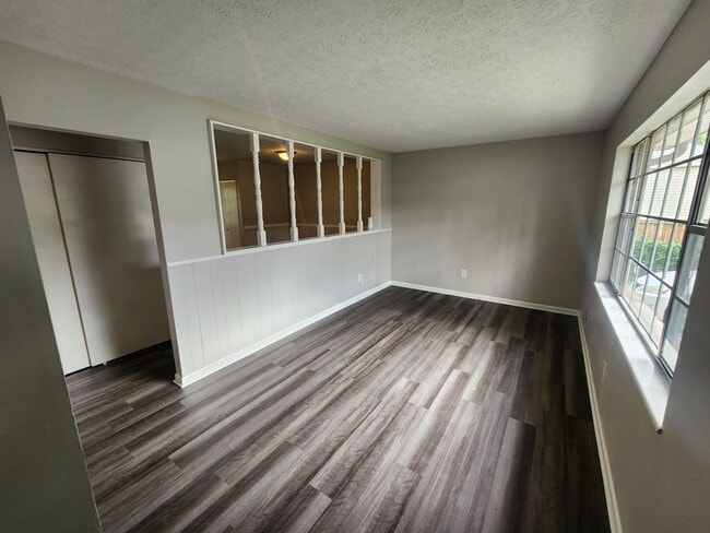 Photo - Updated 3 bedroom 1 bath in Fairdale with ... House