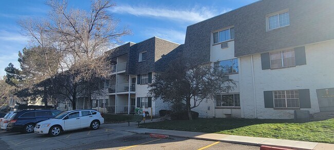 Foto del edificio - 5770 E Warren Ave