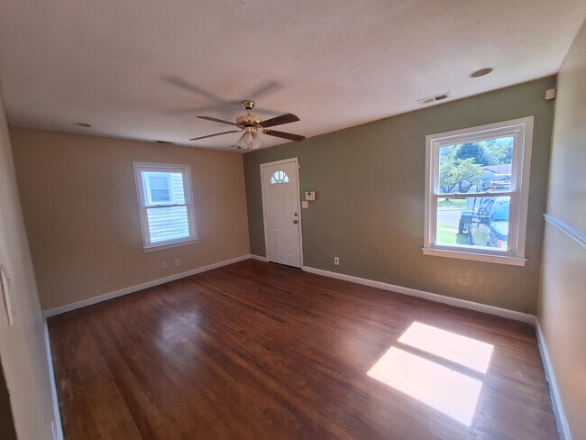 Living Room - 3816 Parthenia Ave