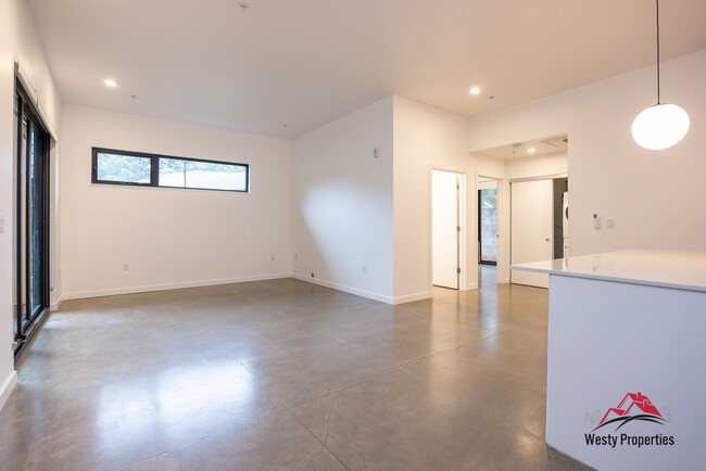 Building Photo - 4526 NE 42nd Ave