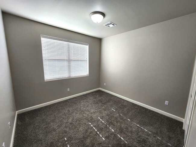 Foto del edificio - 6221 Quicksilver St