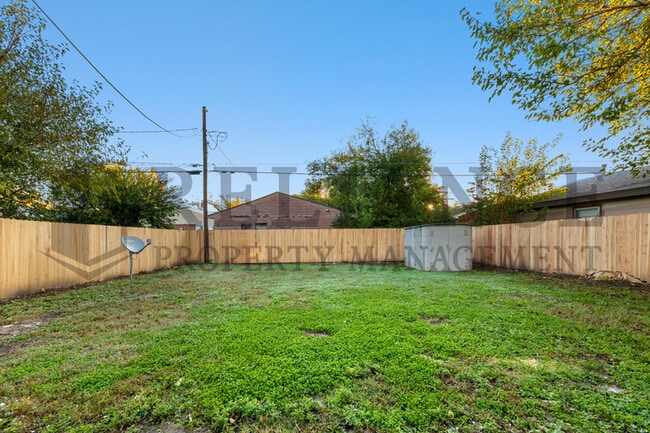 Building Photo - 2548 N Somerset Ave