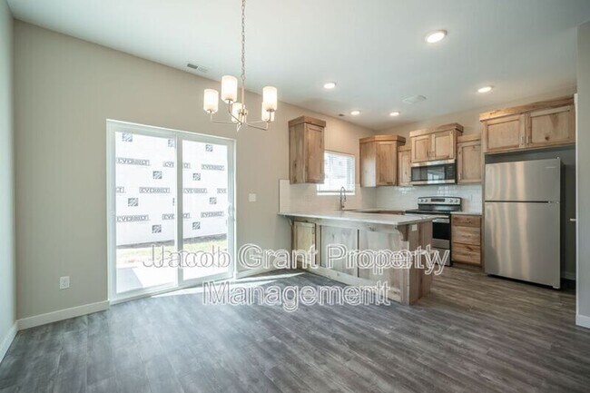 Building Photo - 1839 Jennie Lee Dr