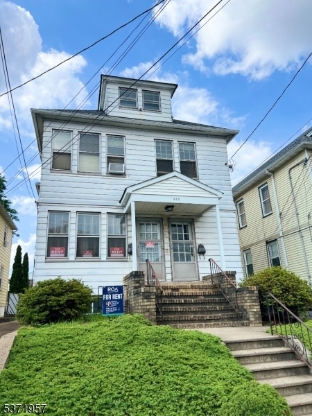 Building Photo - 825 Pennington St