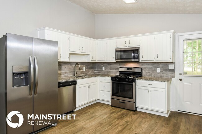 Foto del edificio - 550 Pineland Cir