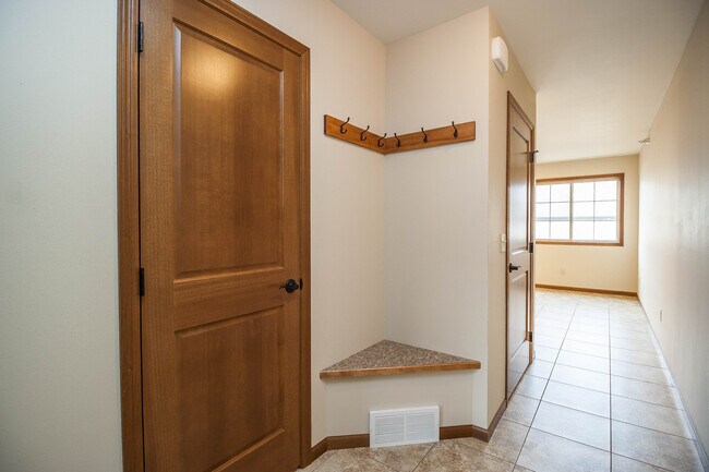 Building Photo - 430 Honor Dr