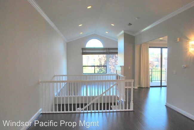 Building Photo - 3 br, 2.5 bath House - 2025 Echo Place