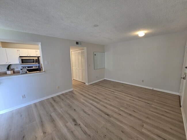 Foto del edificio - Charming 1 Bed 1 Bath in I District of Orl...