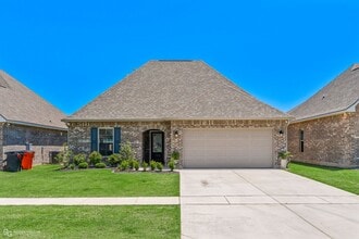 Building Photo - 754 Crozier Dr