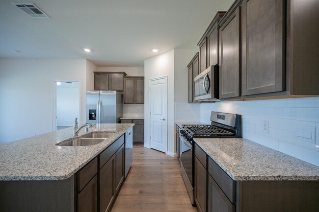 Building Photo - 1609 Grand Villa St