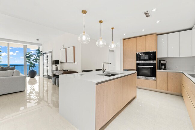 Foto del edificio - 3100 N Ocean Dr