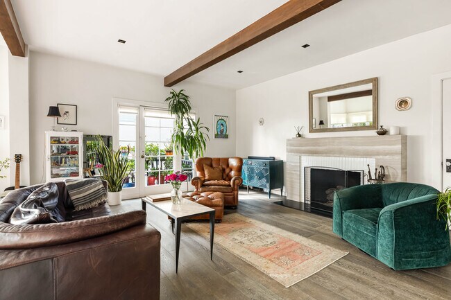 Foto del edificio - 1767 N Orange Grove Ave
