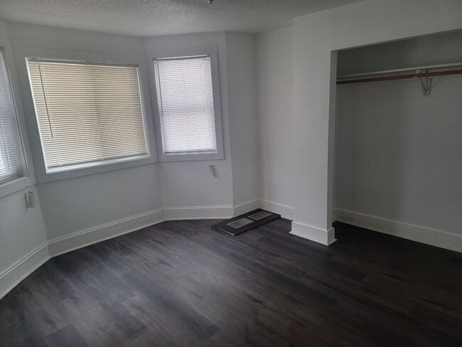 Building Photo - 1212 Bush Ave