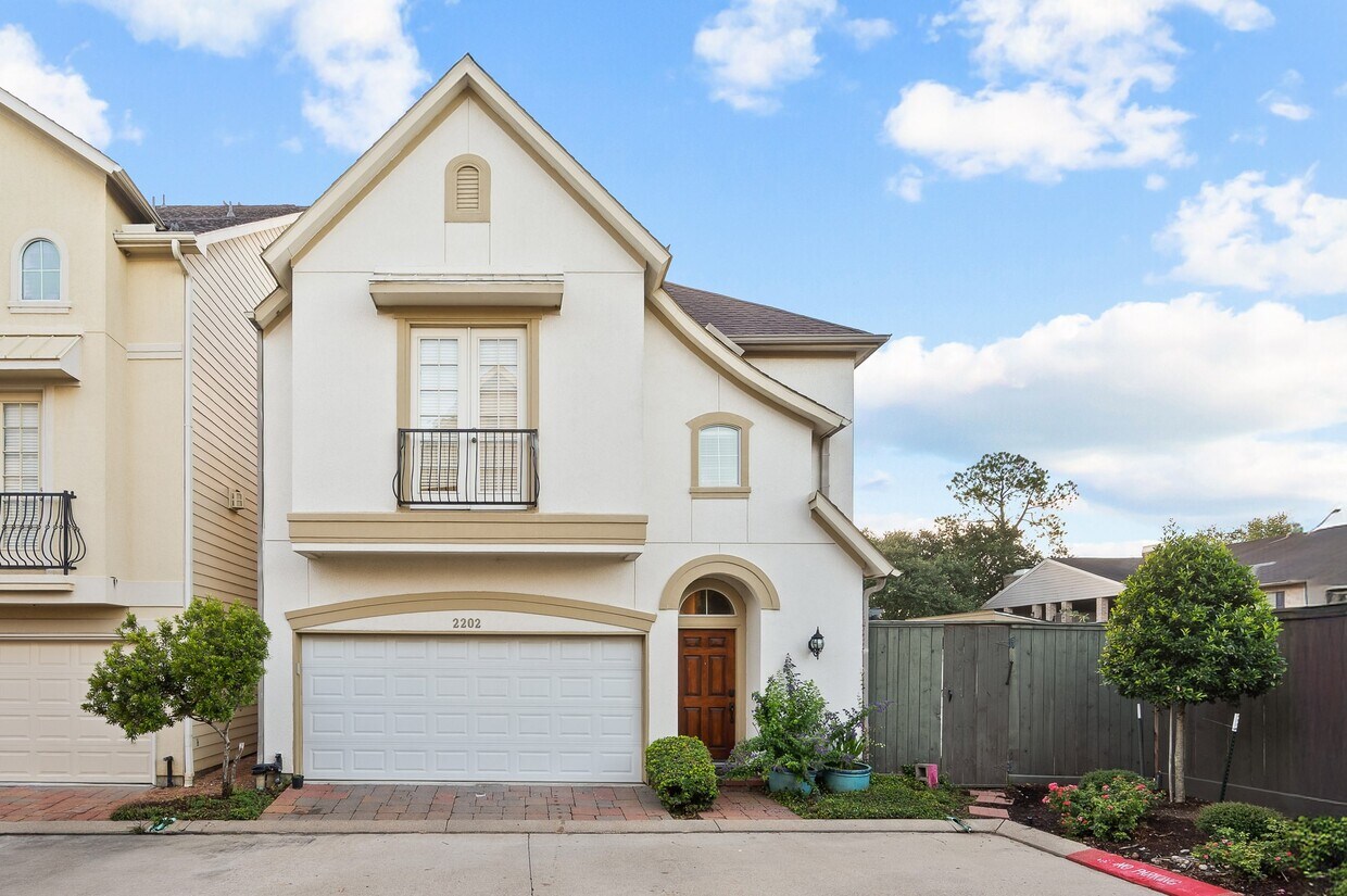 Primary Photo - 2202 Hilshire Terrace Ct