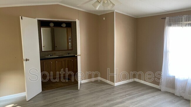 Building Photo - 182 Gorley's Rd