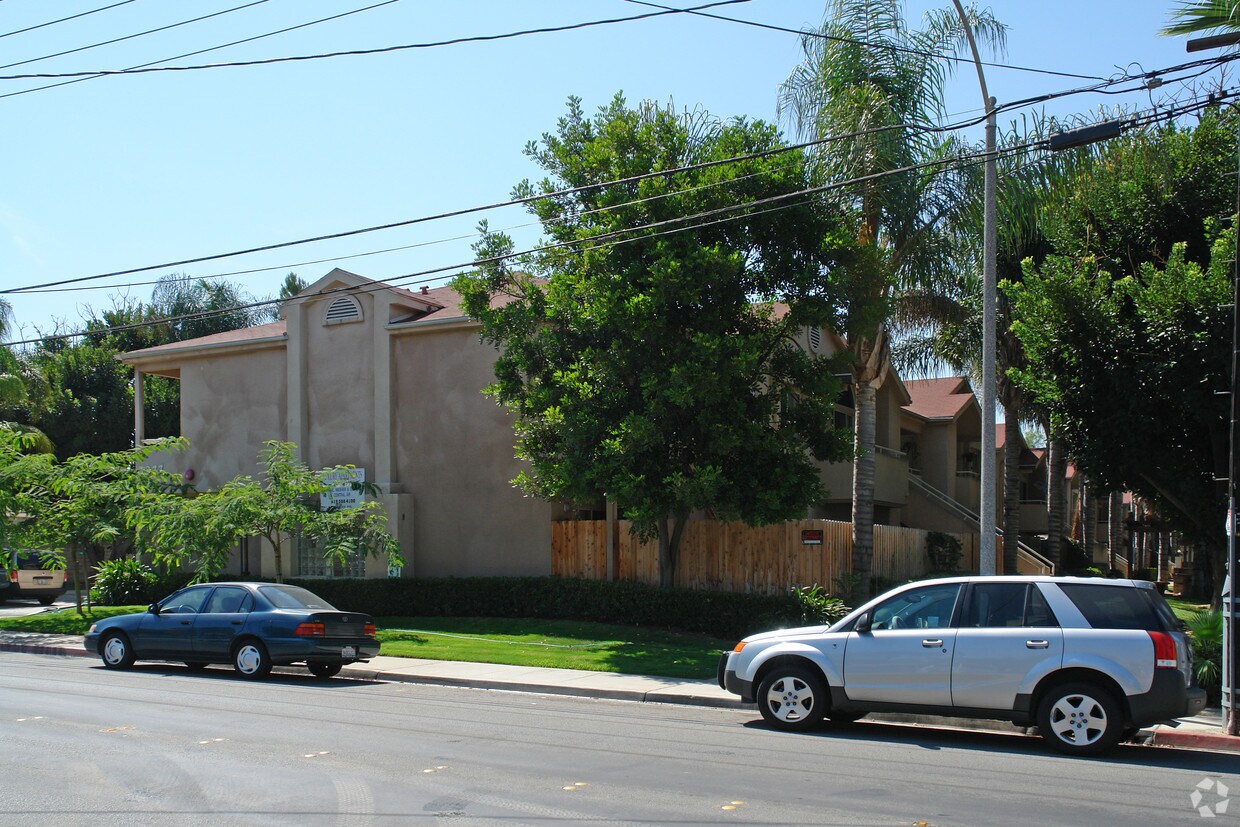 Foto del edificio - Village Palm Apartments