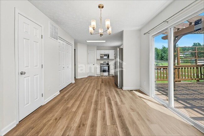 Foto del edificio - 2044 Woodmere Ct