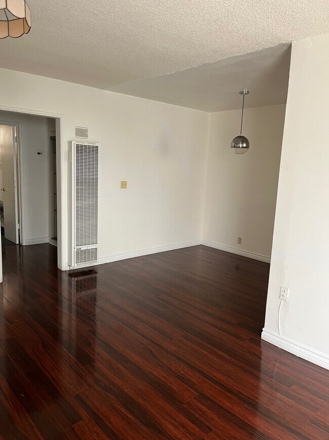 Foto del edificio - 827 N Hudson Ave