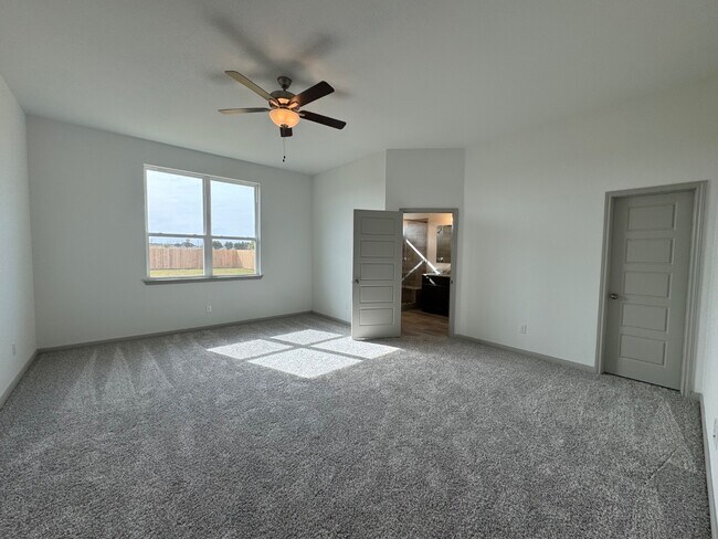 Foto del edificio - 6910 McGregor Lp