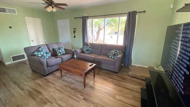 Foto del edificio - 5034 E 17th St