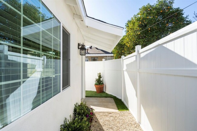 Building Photo - Beautifully remodeled 2 bedroom home