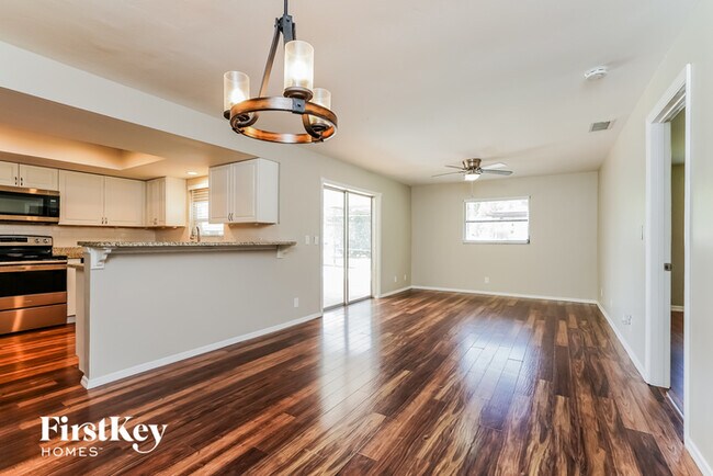 Building Photo - 17185 Phlox Dr