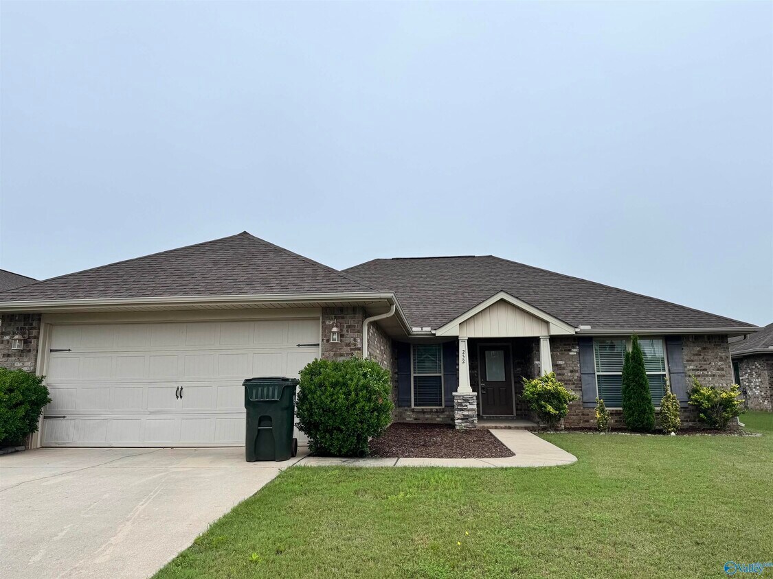 Foto principal - 252 New Bristol Ln