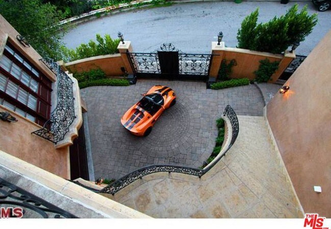Building Photo - 9821 Beeson Dr