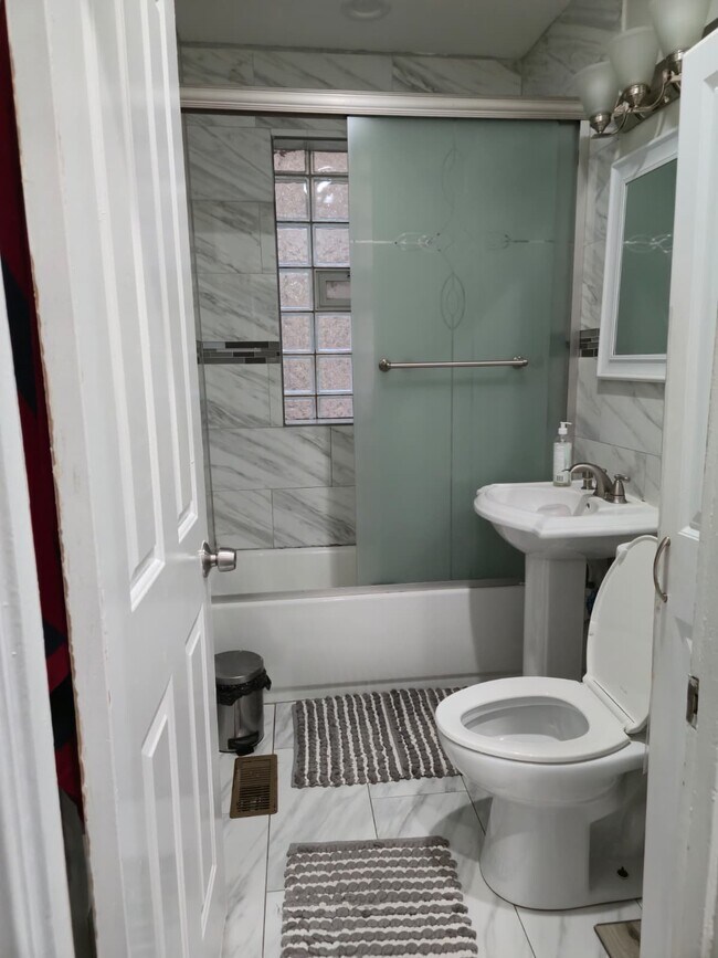 Foto del edificio - 5822 N Spaulding Ave