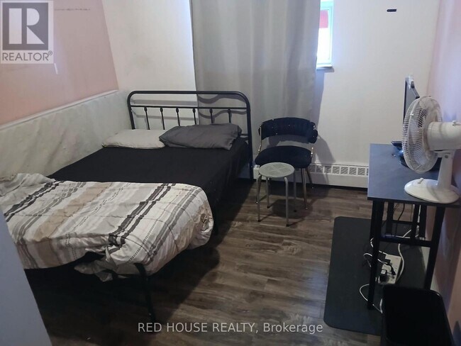 Photo du bâtiment - 3555 Derry Rd E