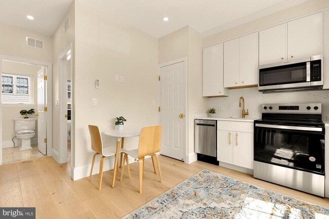 Foto del edificio - 3542 T St NW