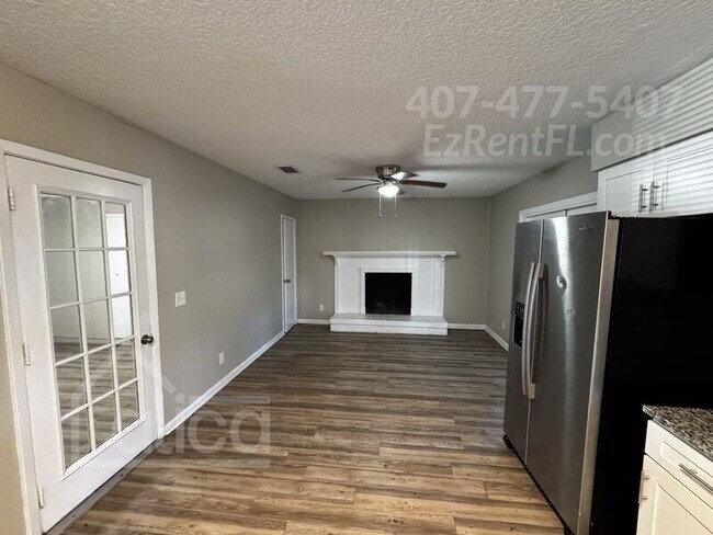 Foto del edificio - 5915 Renault Dr W