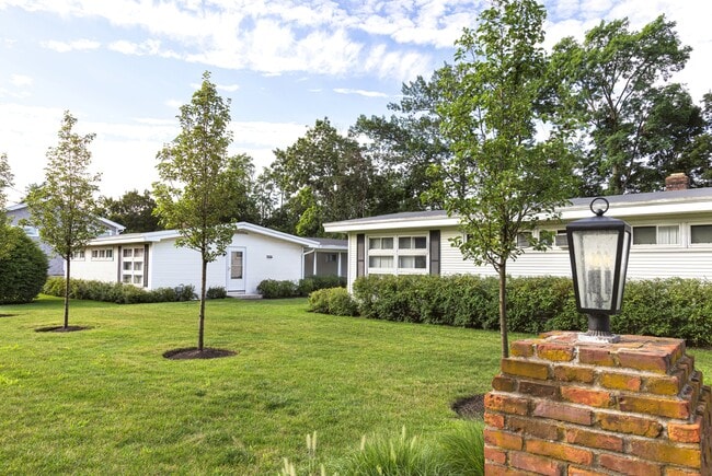 Casas estilo rancho - Farmington Court Apartments