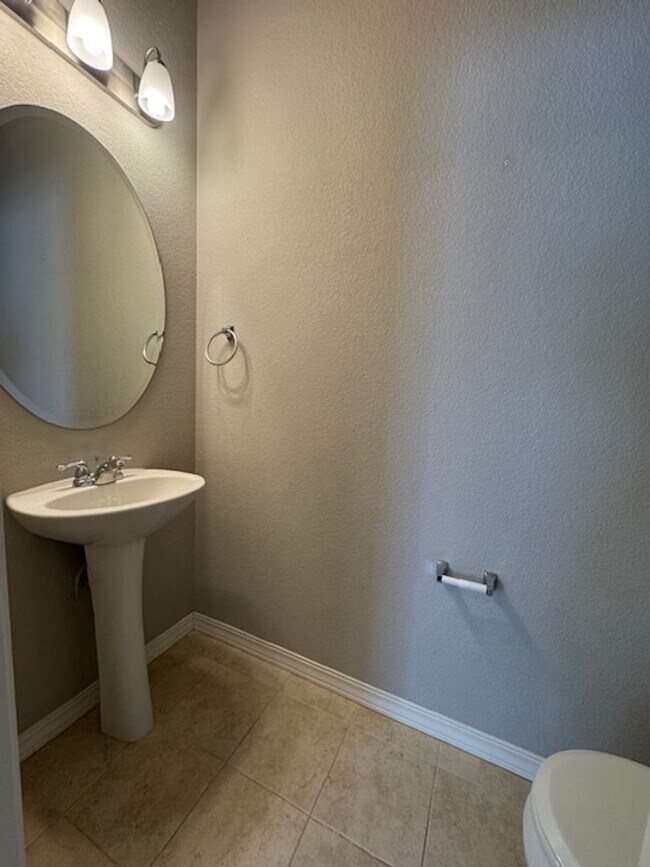 Foto del edificio - Nearly New 3-Bedroom Home in Beautiful Mon...