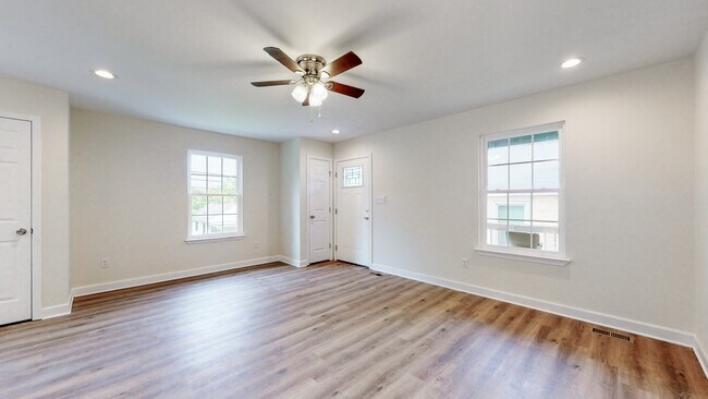 Building Photo - 1521 Montgomery Ave
