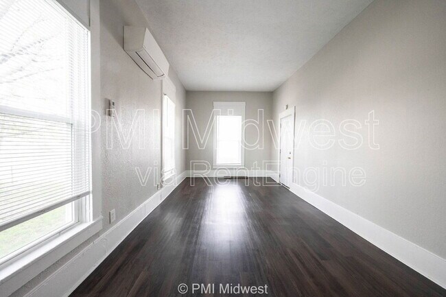 Foto del edificio - 611 N Main St