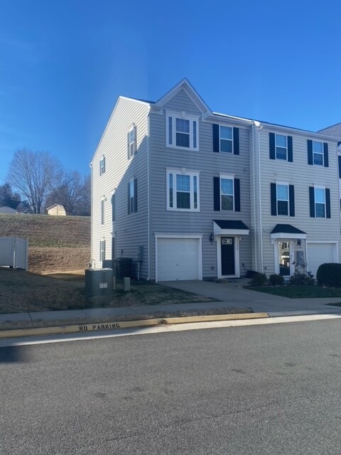 Building Photo - 2036 Elm Tree Ct