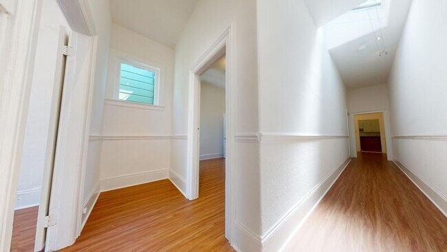 Building Photo - 35 28th St