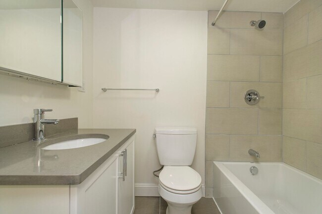 Foto del edificio - 14 Brainerd Rd