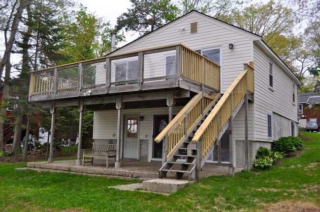 Foto del edificio - 169 Lakeshore Dr