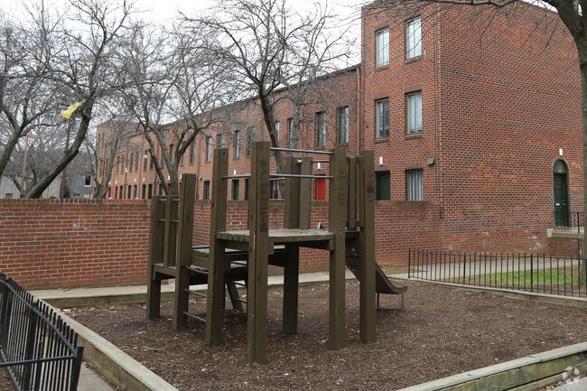 Building Photo - Upton Courts