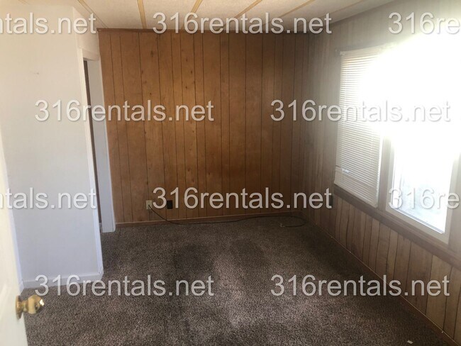 Foto del edificio - $1095 - 4 bed 2 bath - Single Family Home