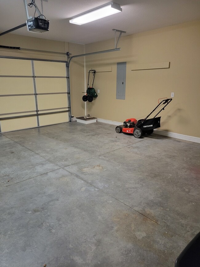 Building Photo - 544 Snead Dr