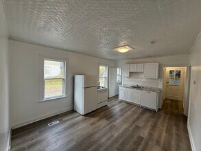 Building Photo - 174 Brentwood Ave