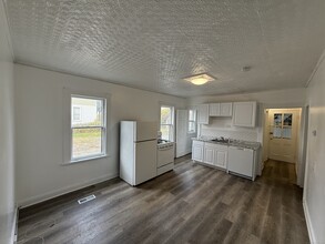 Building Photo - 174 Brentwood Ave